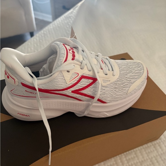 Diadora Nucleo 2 White and Red Athletic Shoes - Picture 3 of 6